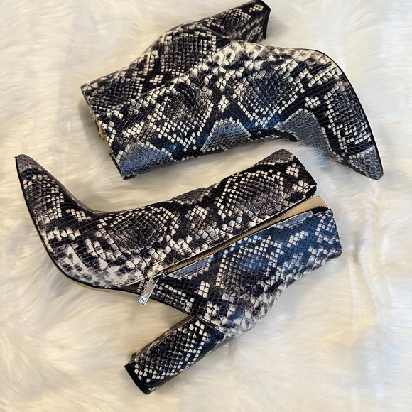 Marc Fisher / Pointed Toe Boot Snake Skin / Size 8 - Picture 4 of 7